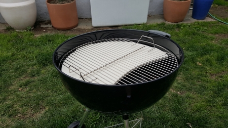 Heat-deflecting Cooking and Smoking Stone for 22" Kettle Grills